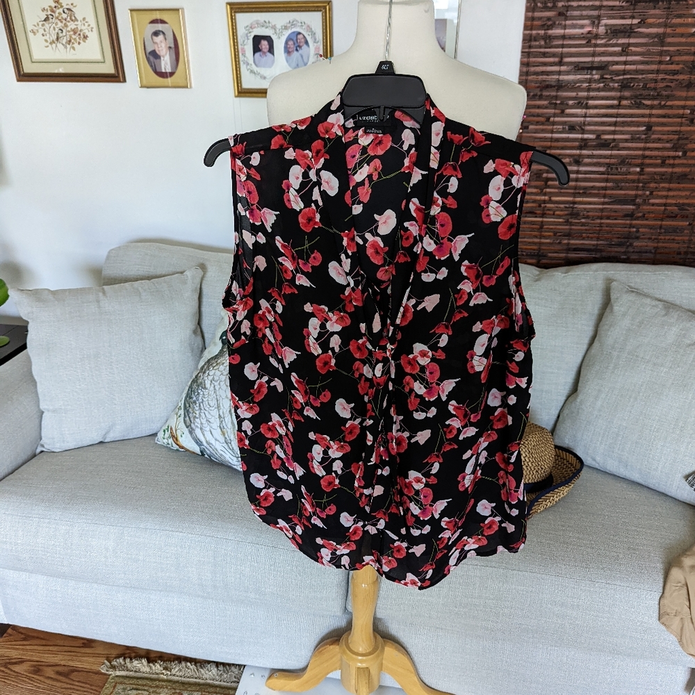 Liz Claiborne. Top.  A149